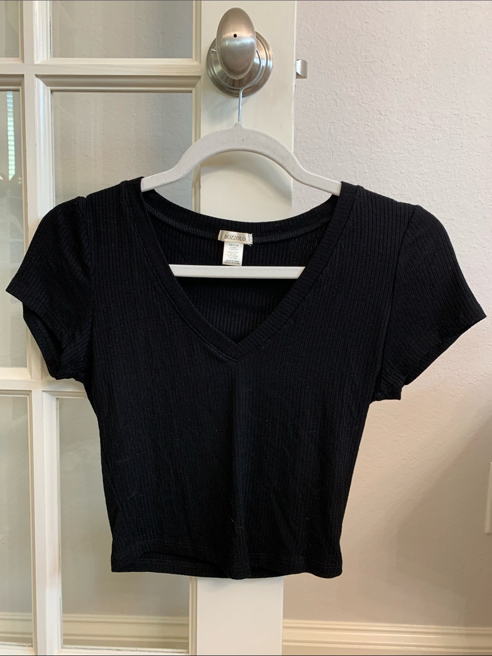 Bozzolo Black Ribbed V-Neck Crop Top